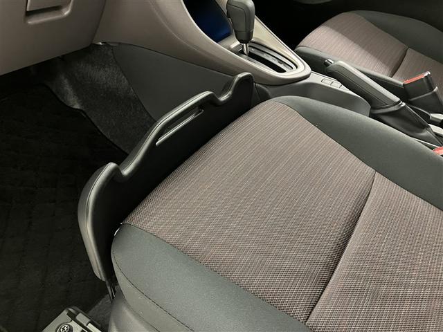 ヤリス Ｇ　バックモニタ－　誤発進抑制機能　ドライブレコーダ　１オーナー車　スマートキー　盗難防止装置　横滑り防止機能　キーレス　オートエアコン　メモリーナビ　ＡＢＳ　運転席エアバック　サイドエアバッグ　記録簿有（31枚目）