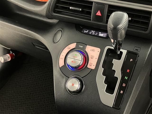 シエンタ ハイブリッドG クエロ 点検記録簿 地デジTV 盗難防止 横滑り防止 LEDライト クルコン ドライブレコーダー スマートキー ETC バックモニタ DVD オ-トエアコン AUX メモリ-ナビ エアバッグ AW 3列シート(16枚目)