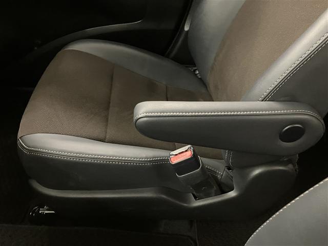 シエンタ ハイブリッドG クエロ 点検記録簿 地デジTV 盗難防止 横滑り防止 LEDライト クルコン ドライブレコーダー スマートキー ETC バックモニタ DVD オ-トエアコン AUX メモリ-ナビ エアバッグ AW 3列シート(32枚目)