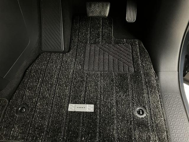 ヴォクシー Ｓ－Ｚ　ＤＶＤ再生機能　スマートキープッシュスタート　両側電動パワースライドドア　パワーウインドウ　１オナ　ＥＴＣ車載器　ＬＥＤライト　デュアルエアコン　アルミホイール　盗難防止装置　記録簿　横滑り防止機能（34枚目）