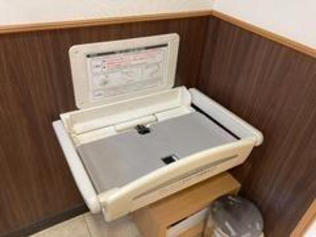 ルーミー カスタムＧ　バックモニタ　横滑り防止システム　運転席助手席エアバック　障害物ソナー　左右電動スライドドア　スマ－トキ－　Ａ－ＳＴＯＰ　エアバック　エアコン　ＬＥＤライト　キーフリー　フルセグテレビ　エアロ　イモビ（52枚目）