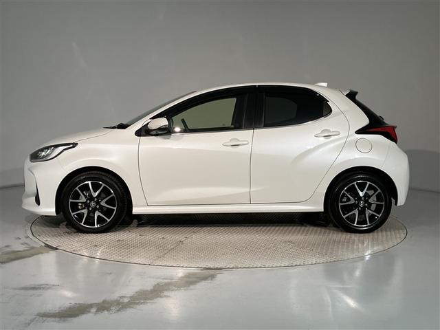 ヤリス ハイブリッドＺ　スマートキー＆プッシュスタート　パワーウィンドウ　フルセグＴＶ　記録簿有　サイドエアバッグ　ＬＥＤライト　ドラレコ付　ＡＷ　パワーステアリング　ＥＴＣ装備　横滑防止装置　メディアプレイヤー接続　テレビ（2枚目）