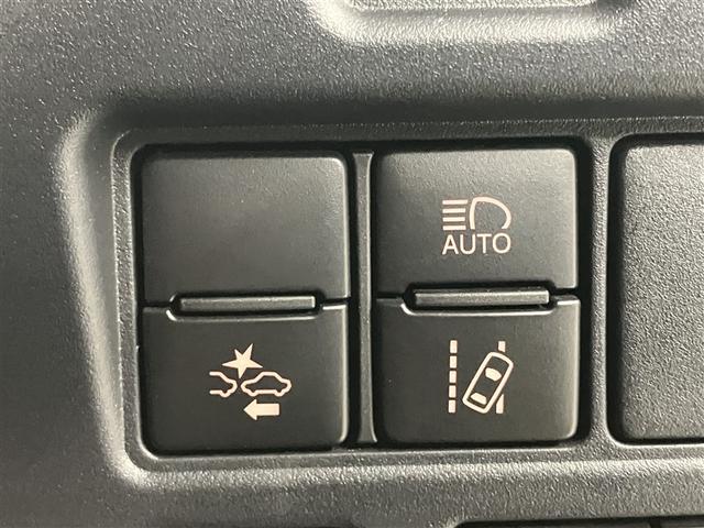 ノア Ｓｉ　スマートキ－　ＴＶナビ　エアコン　地デジ　ＤＶＤ再生可能　ＬＥＤヘットライト　横滑り防止　ＥＴＣ付き　ＡＢＳ　三列シート　キーフリー　パワーウインドウ　ＡＷ　クルコン　メモリーナビ　ウォークスルー（12枚目）