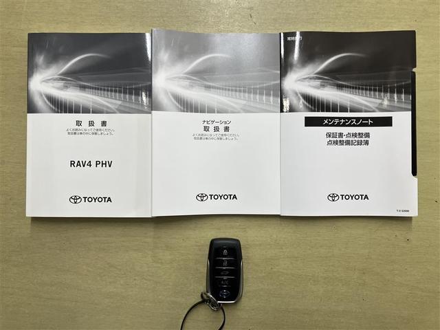 ＲＡＶ４ ＰＨＶ ブラックトーン　プリクラッシュセーフティ　ＬＥＤヘッドライト　１００Ｖ電源　アルミホイール　ＡＢＳ　盗難防止装置　エアバッグ　クルーズコントロール　４ＷＤ　スマートキー　バックカメラ　ドライブレコーダー　メモリーナビ（6枚目）