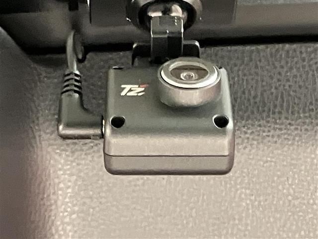 ＲＡＶ４ ＰＨＶ ブラックトーン　プリクラッシュセーフティ　ＬＥＤヘッドライト　１００Ｖ電源　アルミホイール　ＡＢＳ　盗難防止装置　エアバッグ　クルーズコントロール　４ＷＤ　スマートキー　バックカメラ　ドライブレコーダー　メモリーナビ（12枚目）
