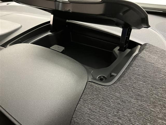 シエンタ ハイブリッドＺ　大型オプションナビ　ハンズフリー両側電動スライドドア　フルセグＴＶ　禁煙車　トヨタセーフティーセンス　メーカーオプションアルミホイール　キーレスエントリー　ナビＴＶ　ＥＴＣ車載器　スマートキー（26枚目）