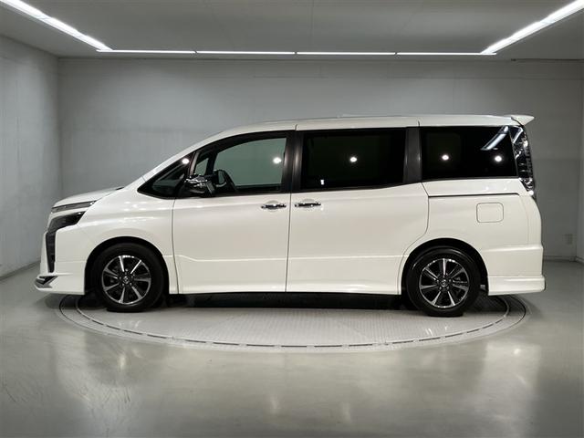 ヴォクシー ZS 煌III 走行距離31477キロ 大型オプションナビ 後席モニター 禁煙車 両側電動スライドドア プリクラッシュ 記録簿付き アルミ 三列シート 盗難防止 オートエアコン キーレス ETC装備 パワステ(2枚目)