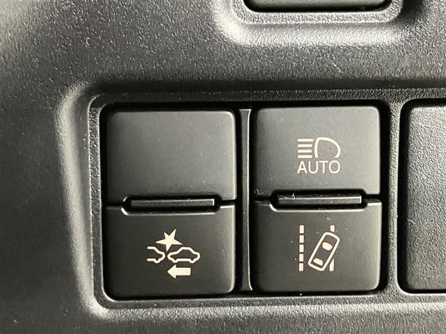 ヴォクシー ZS 煌III 走行距離31477キロ 大型オプションナビ 後席モニター 禁煙車 両側電動スライドドア プリクラッシュ 記録簿付き アルミ 三列シート 盗難防止 オートエアコン キーレス ETC装備 パワステ(6枚目)