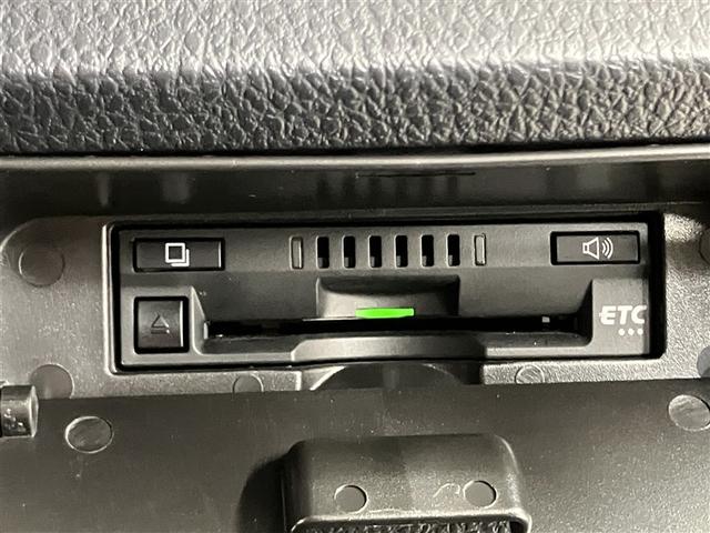 ヴォクシー ZS 煌III 走行距離31477キロ 大型オプションナビ 後席モニター 禁煙車 両側電動スライドドア プリクラッシュ 記録簿付き アルミ 三列シート 盗難防止 オートエアコン キーレス ETC装備 パワステ(9枚目)