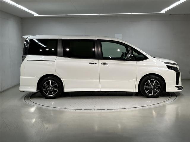 ヴォクシー ZS 煌III 走行距離31477キロ 大型オプションナビ 後席モニター 禁煙車 両側電動スライドドア プリクラッシュ 記録簿付き アルミ 三列シート 盗難防止 オートエアコン キーレス ETC装備 パワステ(10枚目)