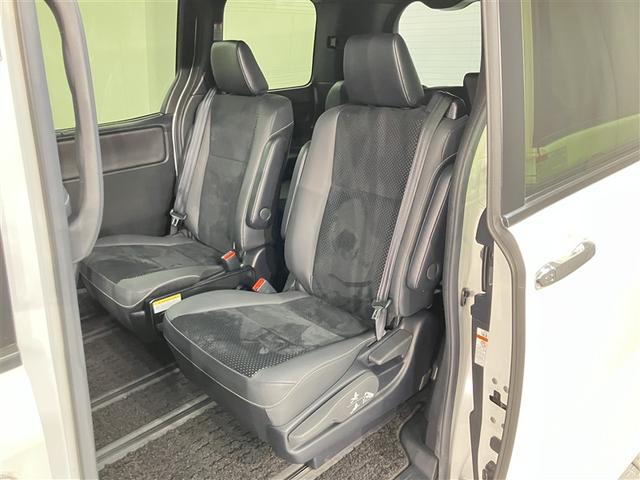 ヴォクシー ZS 煌III 走行距離31477キロ 大型オプションナビ 後席モニター 禁煙車 両側電動スライドドア プリクラッシュ 記録簿付き アルミ 三列シート 盗難防止 オートエアコン キーレス ETC装備 パワステ(18枚目)