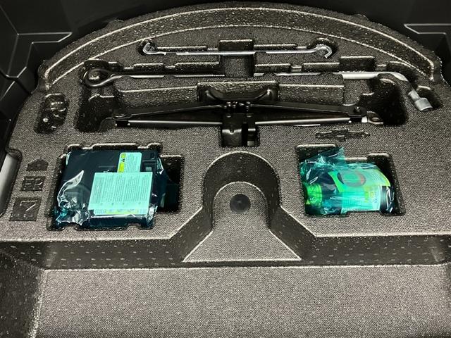 ハリアーハイブリッド Ｚ　レザーパッケージ　走行距離１１０００キロ　全周囲モニター　ＪＢＬスピーカー　ハンドルヒーター　シートヒーター　フルセグＴＶ　　盗難防止システム　Ｂモニター　ＬＥＤライト　パワーウィンドウ　クルコン　　パワーシート（38枚目）