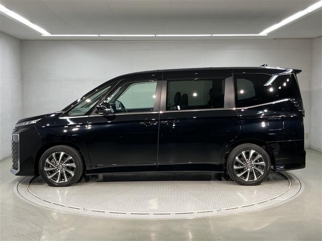 ヴォクシー Ｓ－Ｚ　ＤＶＤ再生機能　スマートキープッシュスタート　両側電動パワースライドドア　パワーウインドウ　ＥＴＣ車載器　ＬＥＤライト　アルミホイール　盗難防止装置　横滑り防止機能　キーフリー　ナビＴＶ　メモリナビ（2枚目）