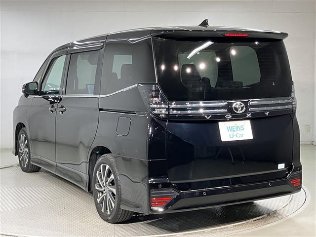 ヴォクシー Ｓ－Ｚ　ＤＶＤ再生機能　スマートキープッシュスタート　両側電動パワースライドドア　パワーウインドウ　ＥＴＣ車載器　ＬＥＤライト　アルミホイール　盗難防止装置　横滑り防止機能　キーフリー　ナビＴＶ　メモリナビ（4枚目）