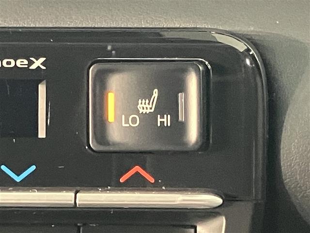 ヴォクシー Ｓ－Ｚ　ＤＶＤ再生機能　スマートキープッシュスタート　両側電動パワースライドドア　パワーウインドウ　ＥＴＣ車載器　ＬＥＤライト　アルミホイール　盗難防止装置　横滑り防止機能　キーフリー　ナビＴＶ　メモリナビ（17枚目）