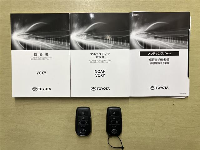 ヴォクシー Ｓ－Ｚ　ＤＶＤ再生機能　スマートキープッシュスタート　両側電動パワースライドドア　パワーウインドウ　ＥＴＣ車載器　ＬＥＤライト　アルミホイール　盗難防止装置　横滑り防止機能　キーフリー　ナビＴＶ　メモリナビ（23枚目）