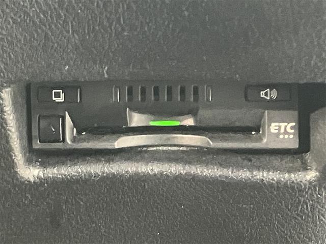 シエンタ ハイブリッド　ファンベースＸ　禁煙車　電動スライドドア　衝突軽減ブレーキ　バックモニター　ドライブレコーダー　Ｗエアバック　オートエアコン　ナビ　ＡＢＳ　　ＥＴＣ　ＰＷ　メモリーナビ　　キーレスエントリ　セキュリティ　ＥＳＣ（8枚目）