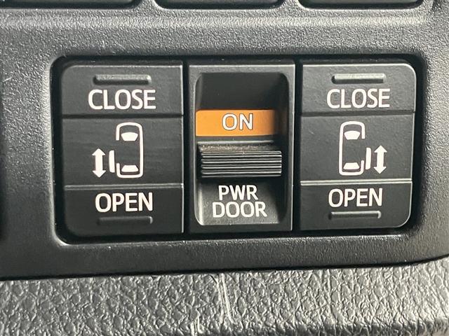 ヴォクシー ハイブリッドＺＳ　煌ＩＩＩ　禁煙車　ナビ・バックモニター　前後ドライブレコーダー　点検記録簿あり　シートヒーター　地デジＴＶ　リヤカメラ　１オナ車　スマートキー　ミュージックプレイヤー接続可　ＤＶＤ再生可　クルコン　キーレス（6枚目）