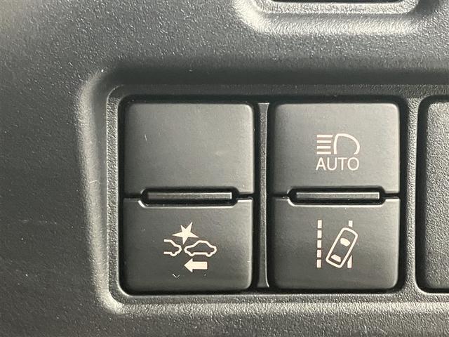 ヴォクシー ハイブリッドＺＳ　煌ＩＩＩ　禁煙車　ナビ・バックモニター　前後ドライブレコーダー　点検記録簿あり　シートヒーター　地デジＴＶ　リヤカメラ　１オナ車　スマートキー　ミュージックプレイヤー接続可　ＤＶＤ再生可　クルコン　キーレス（7枚目）