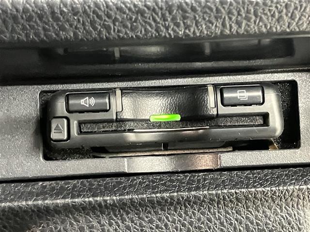 ヴォクシー ハイブリッドＺＳ　煌ＩＩＩ　禁煙車　ナビ・バックモニター　前後ドライブレコーダー　点検記録簿あり　シートヒーター　地デジＴＶ　リヤカメラ　１オナ車　スマートキー　ミュージックプレイヤー接続可　ＤＶＤ再生可　クルコン　キーレス（12枚目）