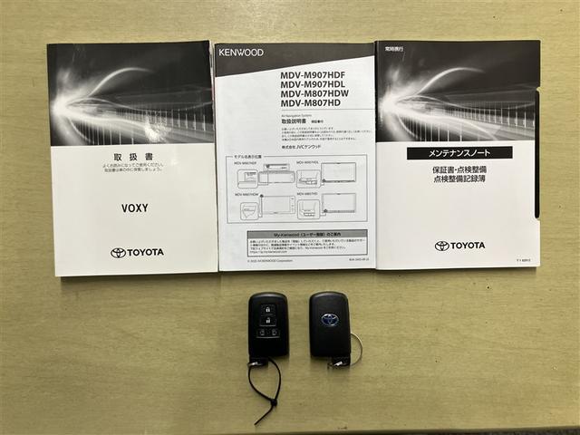 ヴォクシー ハイブリッドＺＳ　煌ＩＩＩ　禁煙車　ナビ・バックモニター　前後ドライブレコーダー　点検記録簿あり　シートヒーター　地デジＴＶ　リヤカメラ　１オナ車　スマートキー　ミュージックプレイヤー接続可　ＤＶＤ再生可　クルコン　キーレス（23枚目）