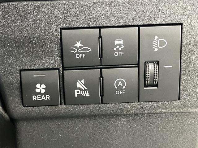 ハイゼットカーゴ ＤＸ　登録済未使用車　衝突軽減ブレーキ　踏み間違い防止　Ｗエアバック　キーフリーシステム　エコアイドル　前席パワーウィンドウ　切替４ＷＤ　エアコン　運転席エアバッグ　パワーステアリング　ＡＢＳ　ＶＤＣ（6枚目）