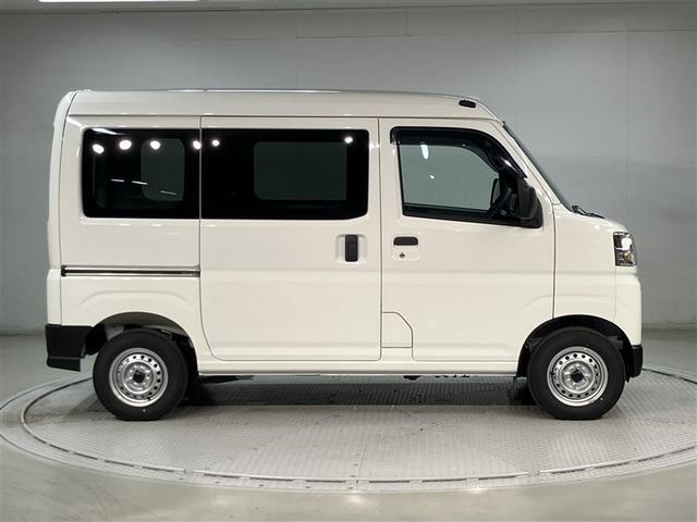 ハイゼットカーゴ ＤＸ　登録済未使用車　衝突軽減ブレーキ　踏み間違い防止　Ｗエアバック　キーフリーシステム　エコアイドル　前席パワーウィンドウ　切替４ＷＤ　エアコン　運転席エアバッグ　パワーステアリング　ＡＢＳ　ＶＤＣ（8枚目）