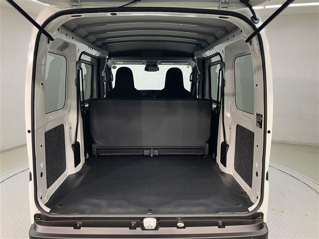 ハイゼットカーゴ ＤＸ　登録済未使用車　衝突軽減ブレーキ　踏み間違い防止　Ｗエアバック　キーフリーシステム　エコアイドル　前席パワーウィンドウ　切替４ＷＤ　エアコン　運転席エアバッグ　パワーステアリング　ＡＢＳ　ＶＤＣ（12枚目）