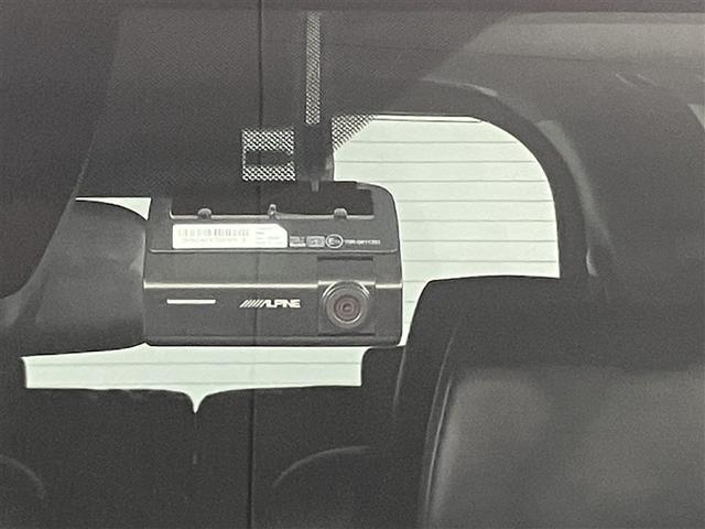 ノア Ｓｉ　ダブルバイビー　クルーズＣ　ブレーキサポート　エアコン　１オーナー　ウォークスルー　点検記録簿　ＡＵＸ　ＬＥＤライト　ナビ＆ＴＶ　横滑防止装置　アルミホイール　パワーウインドウ　フルセグ　盗難防止　ＤＶＤ再生可（8枚目）