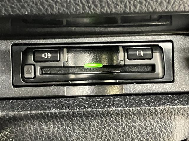 ノア Ｓｉ　ダブルバイビー　クルーズＣ　ブレーキサポート　エアコン　１オーナー　ウォークスルー　点検記録簿　ＡＵＸ　ＬＥＤライト　ナビ＆ＴＶ　横滑防止装置　アルミホイール　パワーウインドウ　フルセグ　盗難防止　ＤＶＤ再生可（13枚目）