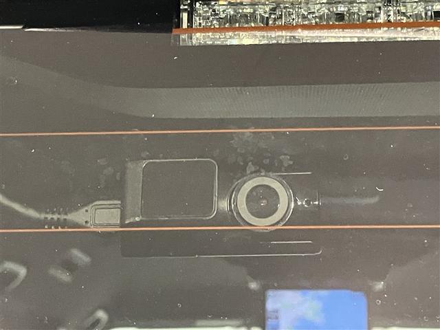 ノア Ｓｉ　ダブルバイビー　クルーズＣ　ブレーキサポート　エアコン　１オーナー　ウォークスルー　点検記録簿　ＡＵＸ　ＬＥＤライト　ナビ＆ＴＶ　横滑防止装置　アルミホイール　パワーウインドウ　フルセグ　盗難防止　ＤＶＤ再生可（14枚目）