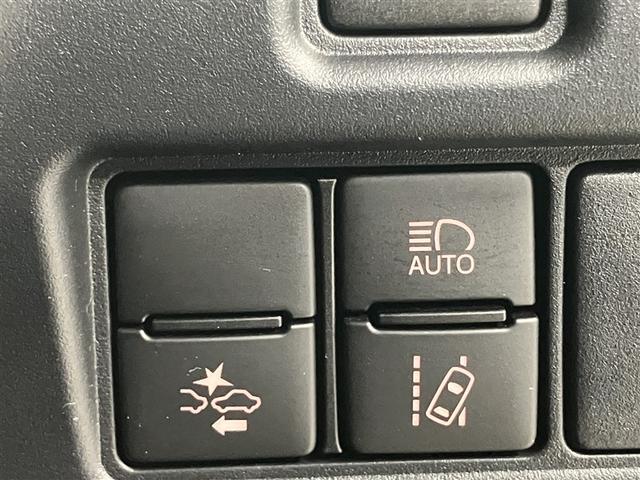 ノア Ｓｉ　ダブルバイビー　クルーズＣ　ブレーキサポート　エアコン　１オーナー　ウォークスルー　点検記録簿　ＡＵＸ　ＬＥＤライト　ナビ＆ＴＶ　横滑防止装置　アルミホイール　パワーウインドウ　フルセグ　盗難防止　ＤＶＤ再生可（15枚目）