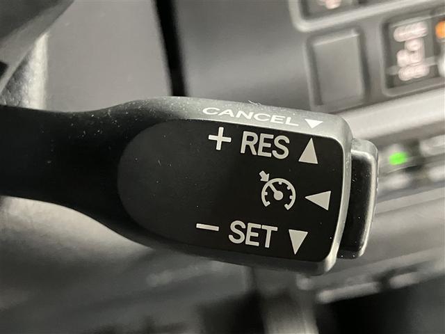 ノア Ｓｉ　ダブルバイビー　クルーズＣ　ブレーキサポート　エアコン　１オーナー　ウォークスルー　点検記録簿　ＡＵＸ　ＬＥＤライト　ナビ＆ＴＶ　横滑防止装置　アルミホイール　パワーウインドウ　フルセグ　盗難防止　ＤＶＤ再生可（17枚目）