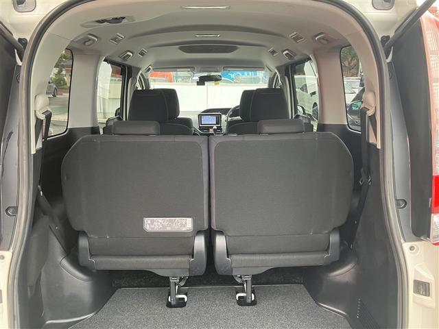 エスクァイア Ｘｉ　片側電動ドア　横滑り防止機能　Ｂカメラ　点検記録簿　パワーウインドウ　ドライブレコーダー　ＬＥＤライト　盗難防止装置　ウォークスルー　ＥＴＣ車載器　キーレス　エアコン　アルミホイール　ＤＶＤ　ＡＢＳ（12枚目）