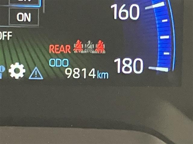 カローラスポーツ Ｇ　スタイルパッケージ　走行距離９８１３キロ　衝突軽減ブレーキ　ハーフレザーシート　ＥＴＣ車載器　スマートキ　クルコン　バックモニター　インテリジェントクリアランスソナー　ＡＷ　記録簿　　ミュージックプレイヤー接続可　ＡＢＳ（3枚目）
