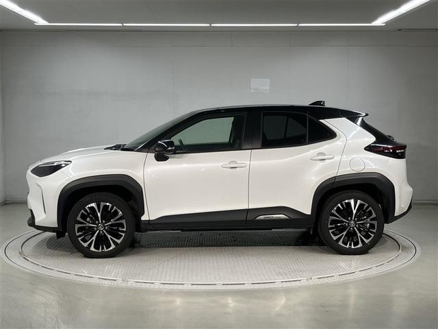 ヤリスクロス Ｚ　白黒ツートン　全周囲モニター　ＨＤＭＩ増設　シートヒーター　盗難防止装置　フルセグ　ＡＷＤ　ＥＴＣ車載器　ミュージックプレイヤー接続可　キーレス　アルミホイール　ＬＥＤヘッドランプ　　スマートキー（2枚目）