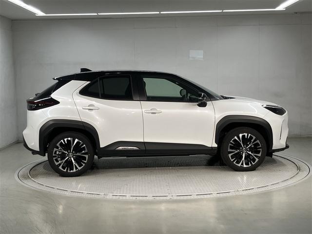 ヤリスクロス Ｚ　白黒ツートン　全周囲モニター　ＨＤＭＩ増設　シートヒーター　盗難防止装置　フルセグ　ＡＷＤ　ＥＴＣ車載器　ミュージックプレイヤー接続可　キーレス　アルミホイール　ＬＥＤヘッドランプ　　スマートキー（14枚目）
