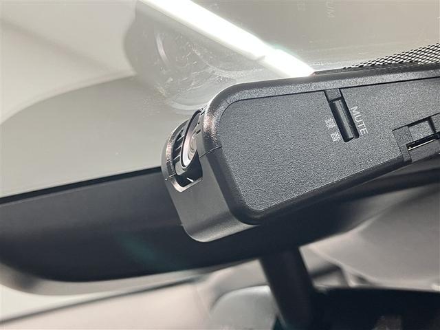 プリウス Aツーリングセレクション 合成皮革シート 大型オプションナビ 走行距離30800キロ ドラレコ バックモニター 1オーナ クルコン 記録簿有 LEDヘッドライト DVD視聴可 ETC2.0 ナビTV メモリーナビゲーション(7枚目)