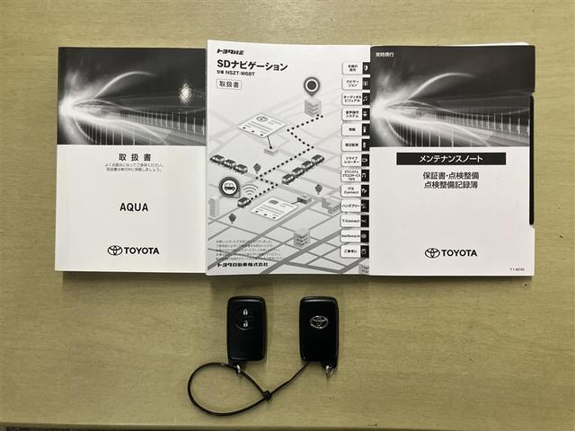 アクア Ｓスタイルブラック　ＡＵＸ端子　記録簿あり　バックモニタ－　地デジフルセグ　ナビＴＶ　イモビライザー　ＬＥＤライト　スマートキープッシュスタート　１オーナー　ＥＴＣ付き　Ｗエアバッグ　キーフリ　メモリーナビゲーション（10枚目）