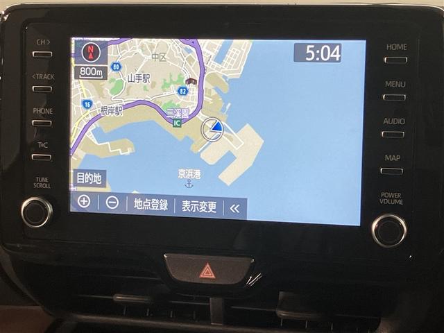 ヤリスクロス ハイブリッドＺ　走行距離２万６千キロ　トヨタ純正ナビキット　パノラミックビューモニター　地デジフルセグＴＶ　非常給電コンセント　　運転席助手席エアバッグ　点検記録簿　ＬＥＤヘットライト　ナ　ＥＴＣ車載器　ワンオーナー（7枚目）