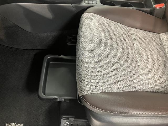 ヤリスクロス ハイブリッドＺ　走行距離２万６千キロ　トヨタ純正ナビキット　パノラミックビューモニター　地デジフルセグＴＶ　非常給電コンセント　　運転席助手席エアバッグ　点検記録簿　ＬＥＤヘットライト　ナ　ＥＴＣ車載器　ワンオーナー（22枚目）