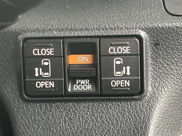 シエンタ ハイブリッドＧ　クエロ　ＰＣＳ　Ｂカメラ　オートクルーズコントロール　フルセグテレビ　ＬＥＤヘッドライト　横滑り防止　盗難防止　ＥＴＣ　オートエアコン　スマートキー　キーレスエントリー　ＤＶＤ再生　メモリ－ナビ　エアバッグ（4枚目）