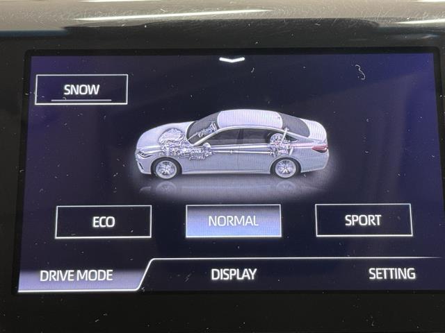 クラウンハイブリッド Ｓ　Ｃパッケージ　衝突被害軽減ブレーキ　ＳＤナビ　バックモニター　ドライブレコーダー　スマートキー　レーダークルーズコントロール　Ｂｌｕｅｔｏｏｔｈ接続　ＥＴＣ　　シートヒーター　ＡＣ１００Ｖ電源　踏み間違い防止装置（11枚目）