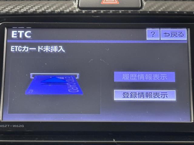 カローラフィールダー ハイブリッドＧ　ＶＳＣ　Ａストップ　ドライブレコーダー付　フルセグ地デジ　ＤＶＤ再生可　Ｂカメラ　キーフリー　メモリナビ　ＥＴＣ車載器　ナビＴＶ　Ｗエアバッグ　セキュリティー　メディアプレイヤー接続　ＰＳ　ＡＡＣ（9枚目）