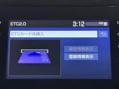 ナビ画面に連動したＥＴＣを装備しています。　過去に利用した利用料金も一目で分かって、とっても便利です。　ＥＴＣの抜き忘れ、挿し忘れも警告してくれるので安心ですね。 7