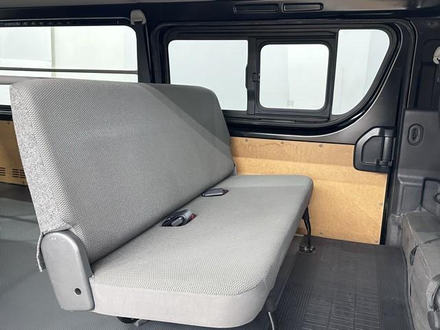 ハイエースバン ロングジャストローＤＸ　イモビ　横滑り防止　キーレスキー　衝突軽減ブレーキ　ナビＴＶ　パワステ　Ｂカメ　ワンセグＴＶ　エアコン　メモリーナビ　ＡＢＳ　ドライブレコーダー　整備点検記録簿　運転席エアバッグ　ＡＵＸ接続可　ＰＷ（16枚目）