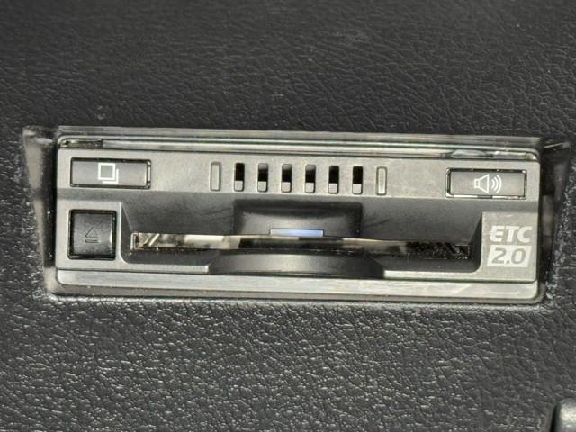 カローラフィールダー ハイブリッド　ＥＸ　衝突軽減　地デジＴＶ　スマートキー＆プッシュスタート　サイドエアバック　Ｂモニター　ドラレコ　アイドリングストップ　オートエアコン　横滑り防止装置　ナビＴＶ　ＥＴＣ　キーレス　メモリーナビ　記録簿（8枚目）