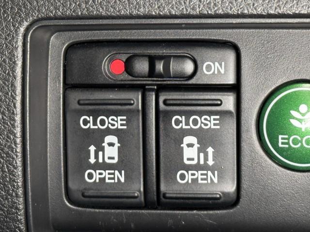 オデッセイハイブリッド ハイブリッドアブソルート・ホンダセンシング アルミ サイドカーテンエアバック リアカメラ Pシート フルオートエアコン デュアルエアコン ABS 整備記録簿 キーレス VSA Wエアバッグ LEDライト 3列シート パワーウィンドウ ナビTV(12枚目)