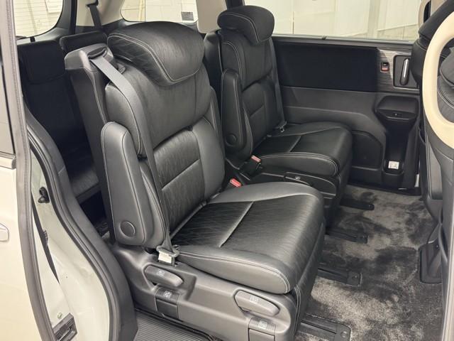 オデッセイハイブリッド ハイブリッドアブソルート・ホンダセンシング アルミ サイドカーテンエアバック リアカメラ Pシート フルオートエアコン デュアルエアコン ABS 整備記録簿 キーレス VSA Wエアバッグ LEDライト 3列シート パワーウィンドウ ナビTV(17枚目)