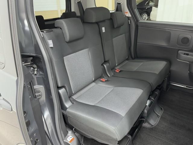 シエンタ ハイブリッドＧ　サポカー　地デジテレビ　ドライブレコーダー　メモリナビ　クルーズコントロール　Ｗ電動ドア　ＬＥＤ　ＶＳＣ　ＥＴＣ　キーフリー　ミュージックプレイヤー接続可　３列シート　アイドリングストップ　ＡＢＳ（15枚目）